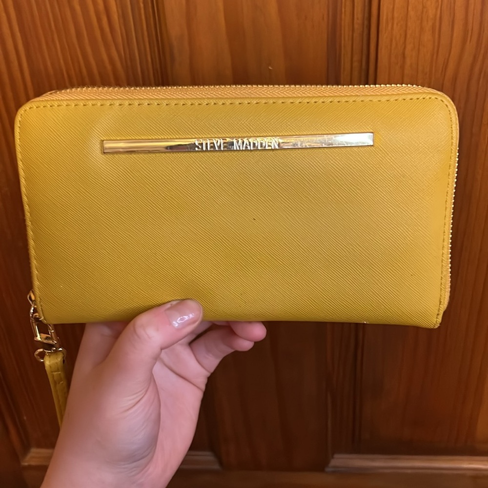 Steve Madden wristlet wallet